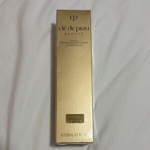Clé de Peau Beauté Cleansing Oil